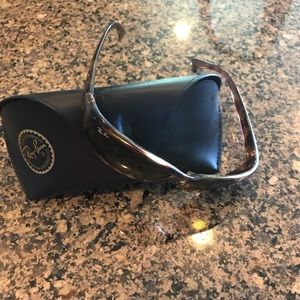 Ray Ban women’s sunglasses and sunglasses case